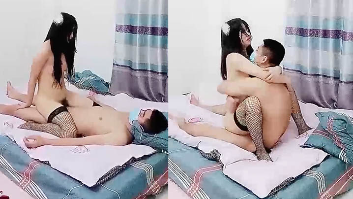 【颜值不错风情小萝莉】【下篇】黑丝情趣装这次被小哥哥草爽了，露脸口交大鸡巴风骚淫