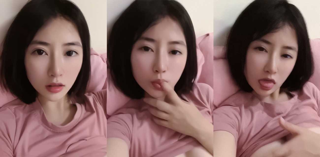 天津素人网红【李韵婷】自慰私拍流出，纤手扣弄骚穴淫水四溢喷涌，跳蛋振动深埋花心挑