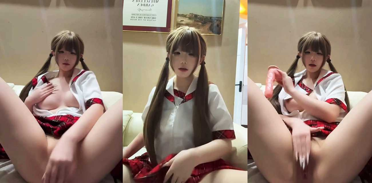 萝莉福利姬【饱饱咪】自慰新作，双马尾JK少女白嫩爆乳奶浪翻涌，玩假屌狂插蜜穴青春火