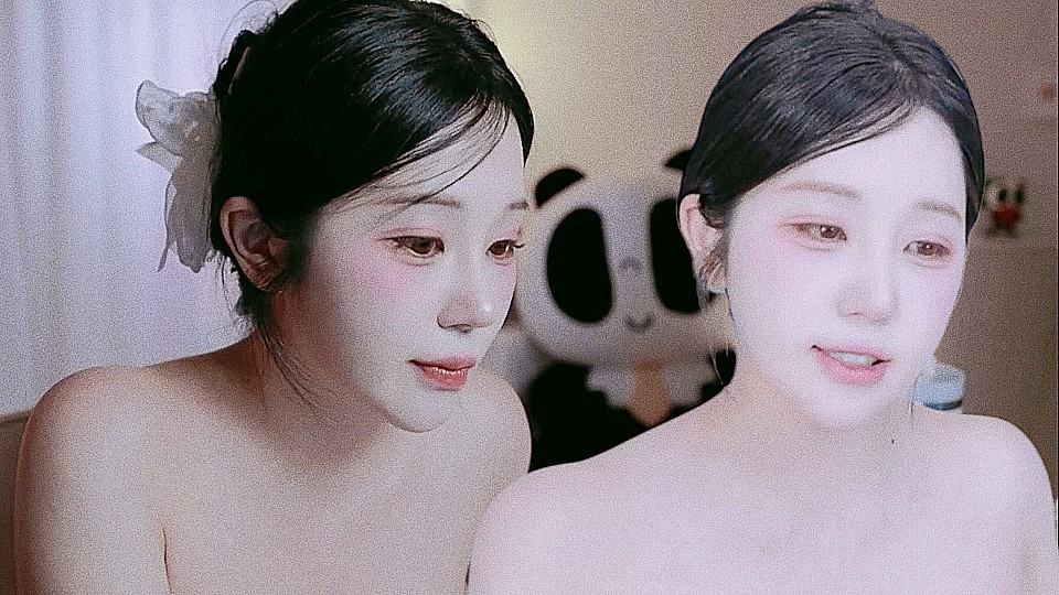 韩国BJ - eli05021212满脸胶原蛋白的啦啦队妹妹也开播19禁了，美乳随着身体摆动上下翻