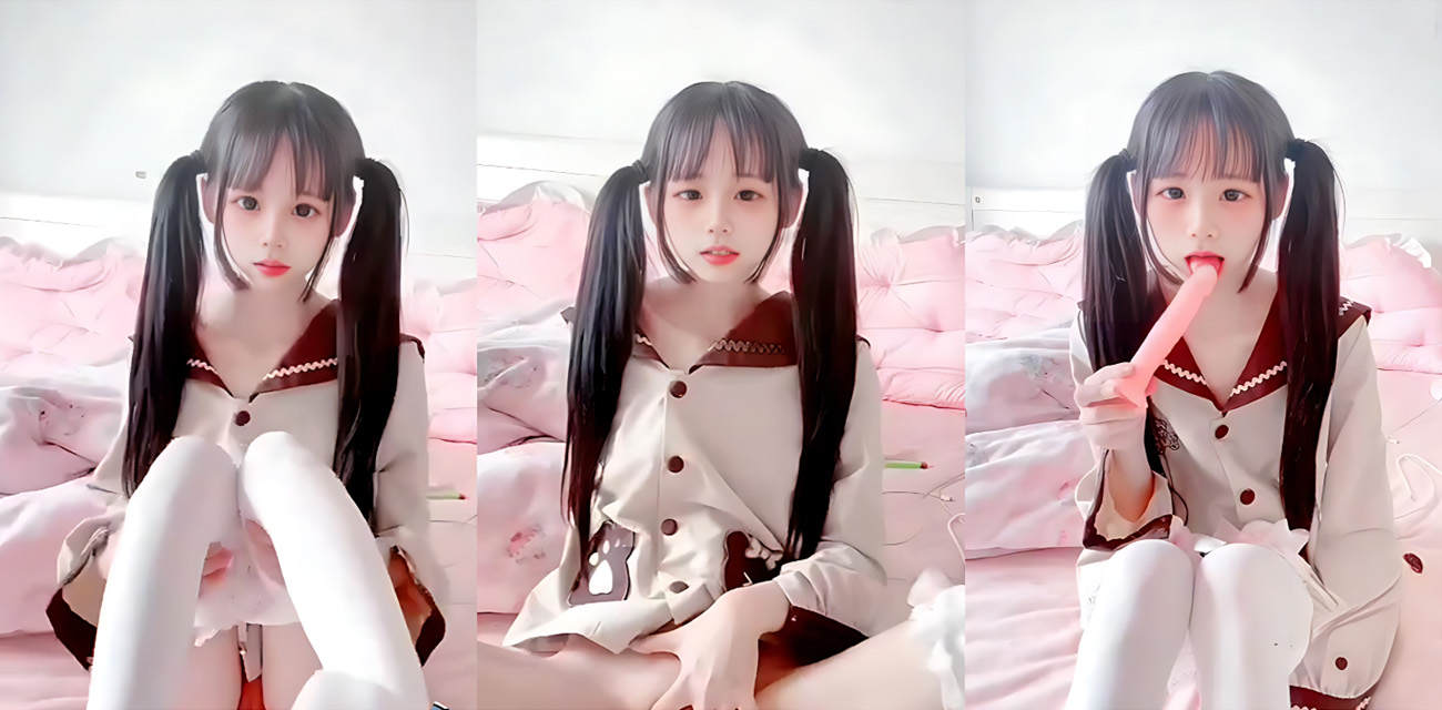 双马尾福利姫【小雯宝宝】付费视频流出，粉嫩萝莉白虎小穴被假屌捅到直叫爸爸，高潮呻