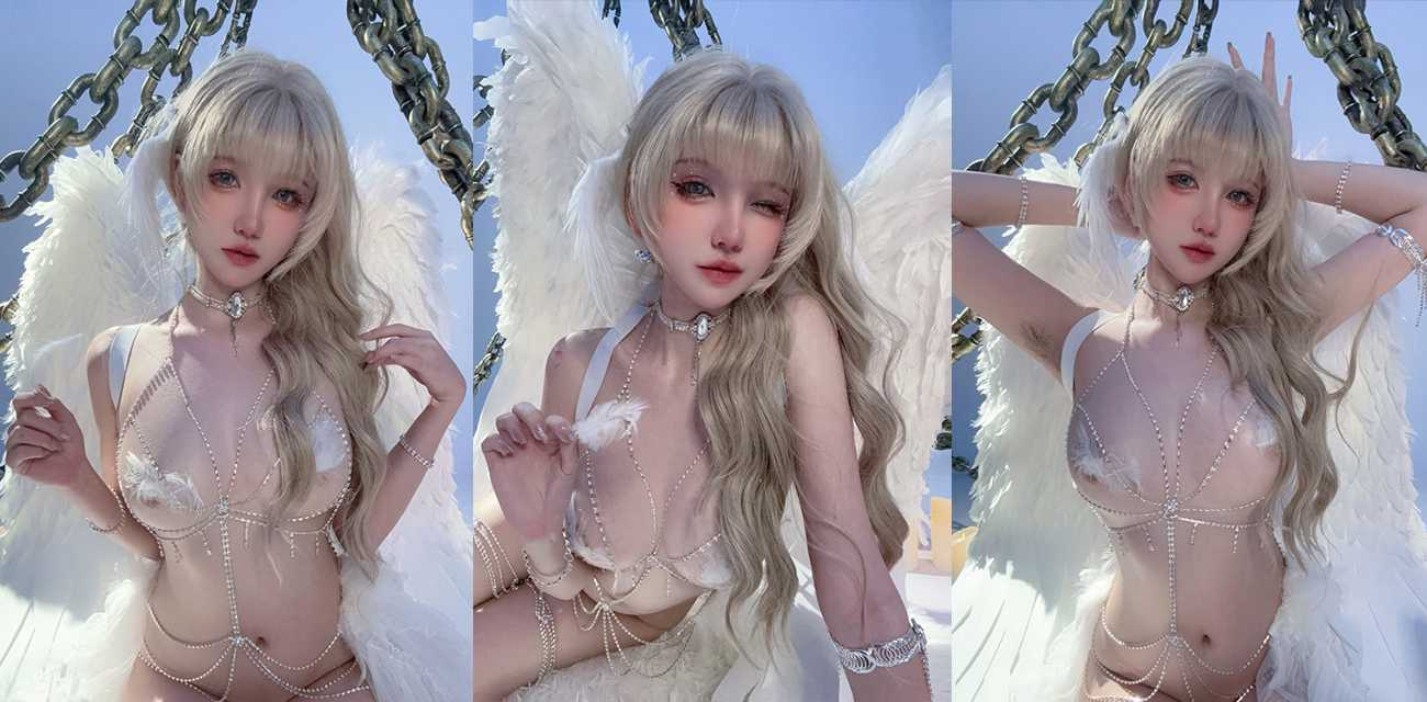神颜福利姬【阿薰kaOri】最新写真，化身赤裸天使美翻众人，多毛小穴引人情欲握玩假屌