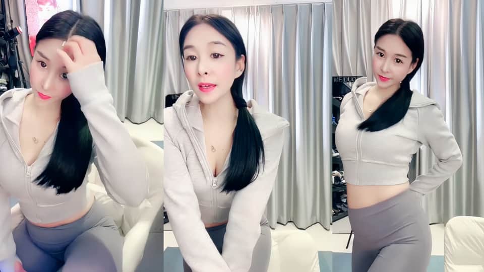 完美御姐【白月光小姐】复出二，骚臀太美自慰迷人这个姐姐尺度越来越放开了，主要是美