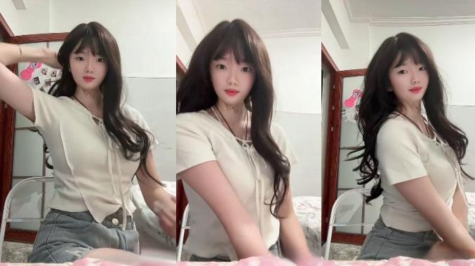 快手反差嫩妹主播【左嫡】身材纤细的大奶女神，和土豪1v1裸聊展示细腰翘乳秀完美身材