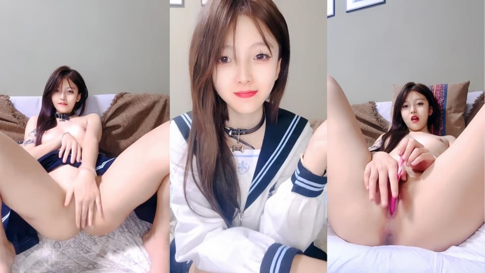 打着舌钉的风骚小妹，颜值很高跟狼友撩骚互动听指挥，揉奶玩逼看特写，肛塞爆菊好刺激