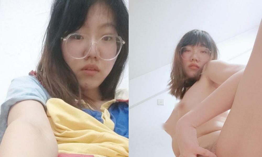 19岁眼镜学生妹呆萌的乖乖女，外表清纯脱光了彻底释放欲望掰开粉嫩逼逼自慰