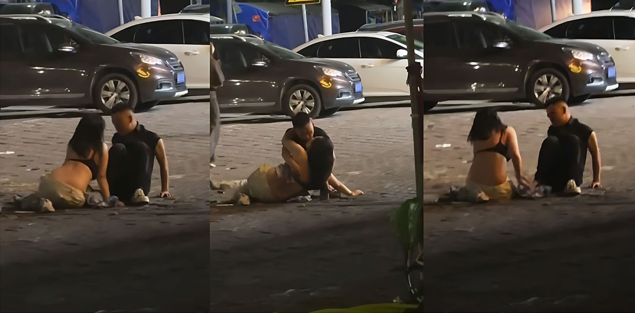 瓜友抓拍醉酒少妇深夜与男子当街拥吻，脱到只剩内裤，露着大奶让人随便摸，没人拦着估