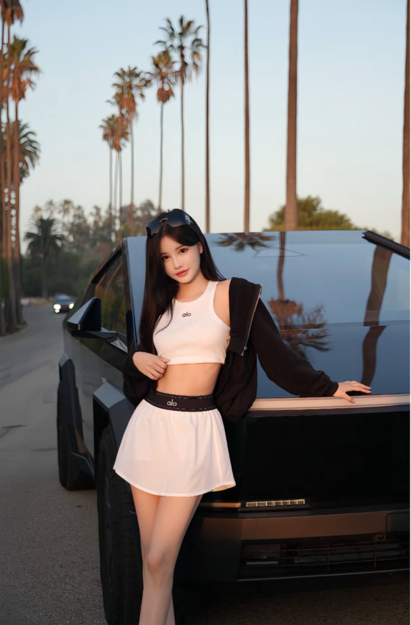 美国UCR女网红【Chanel】竟是河南小婊砸【龙湘】，妥妥是一个外表清纯实则下贱的反差
